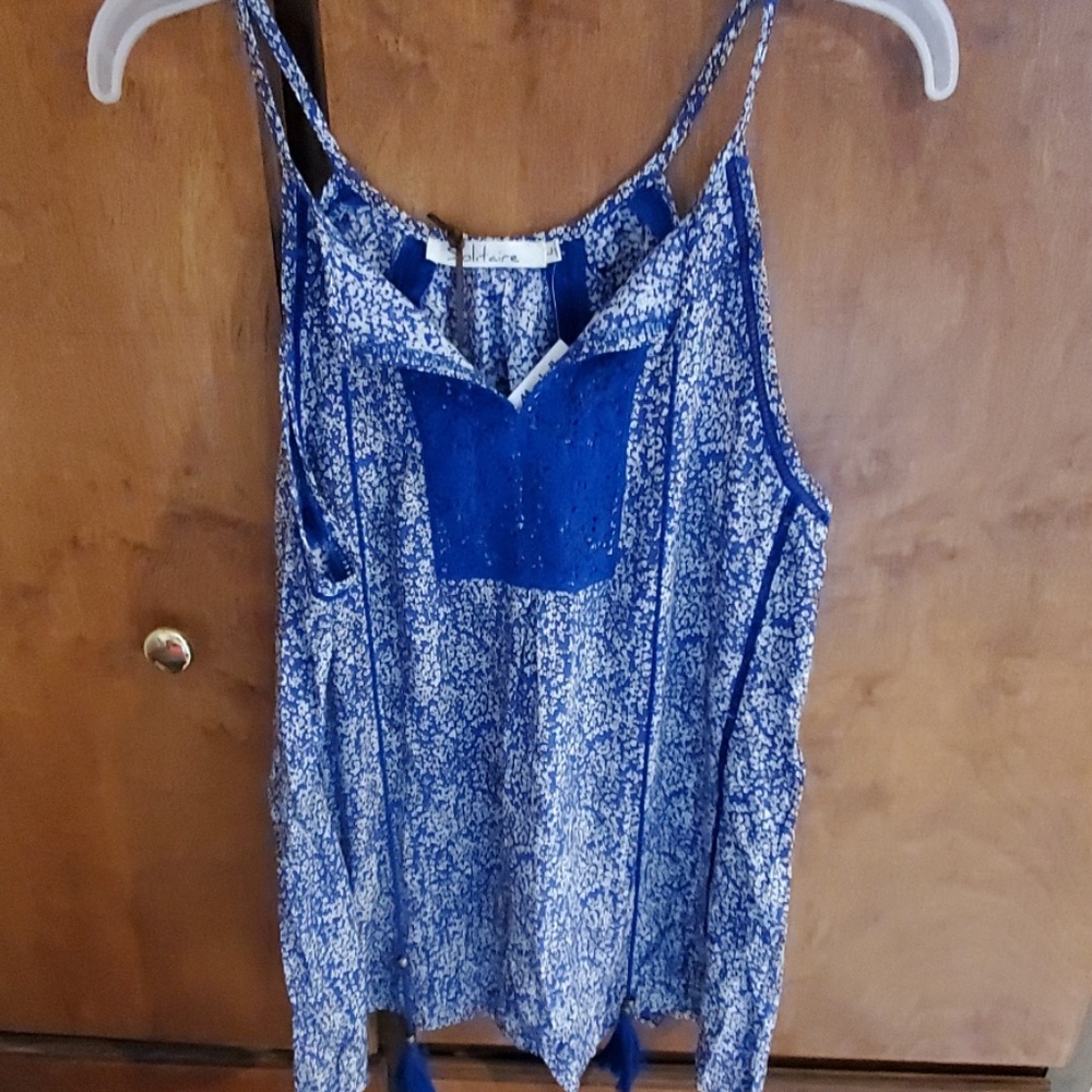 Blue flower tank top size large